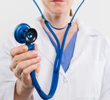 A doctor holding a stehoscope