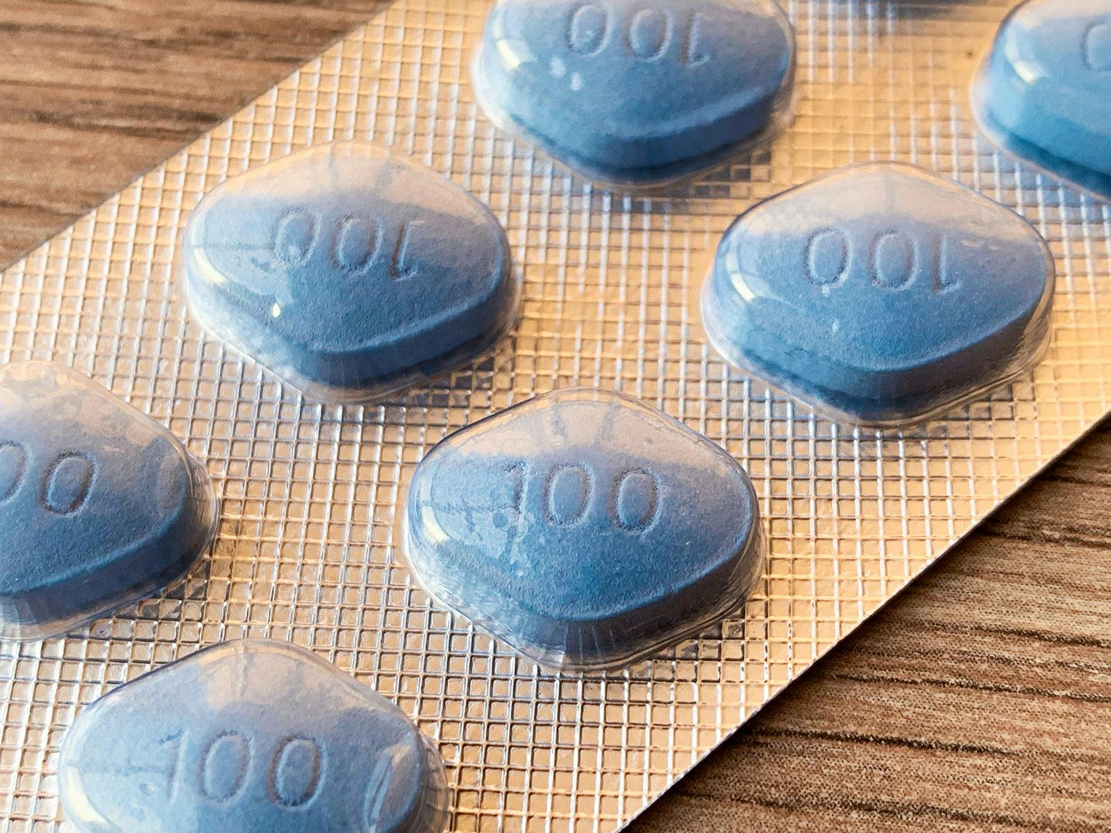 pills that look a lot like blue Viagra pills (sildenafil)